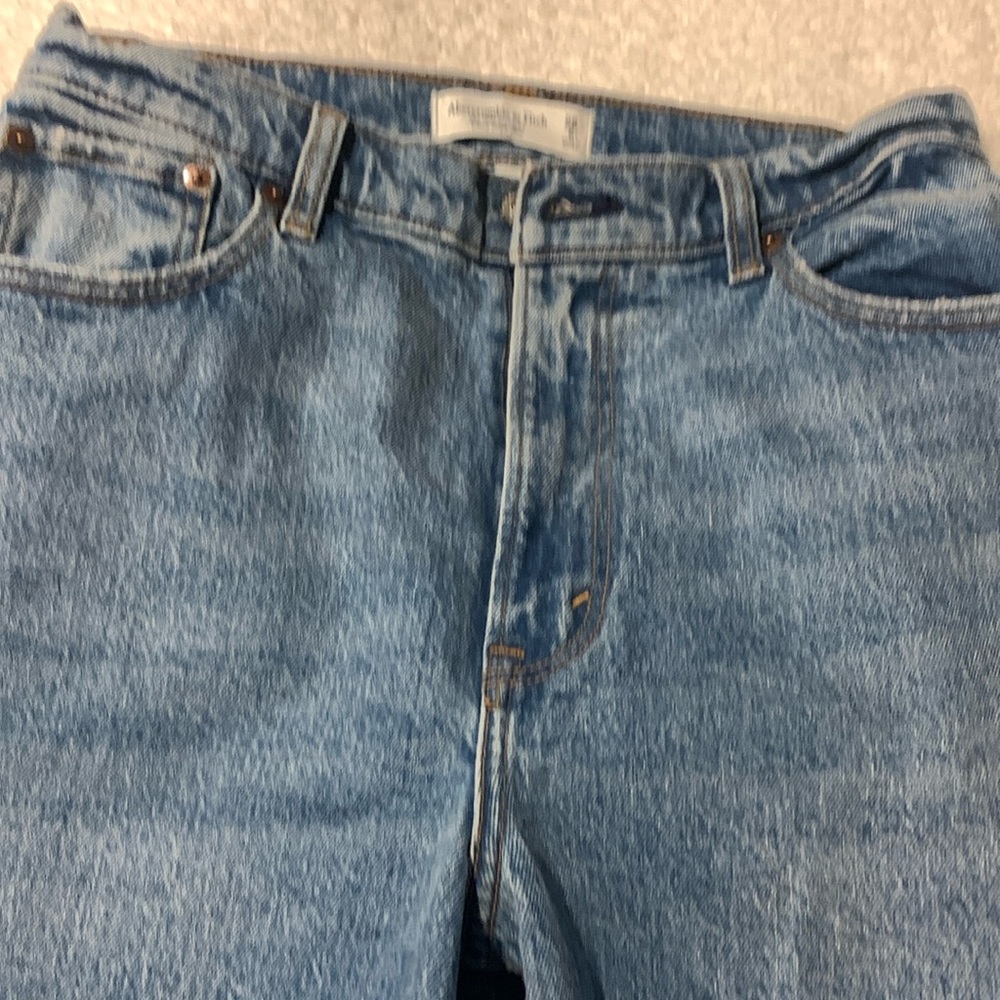 Abercrombie Curve Love 90s Straight Ultra High Rise 28